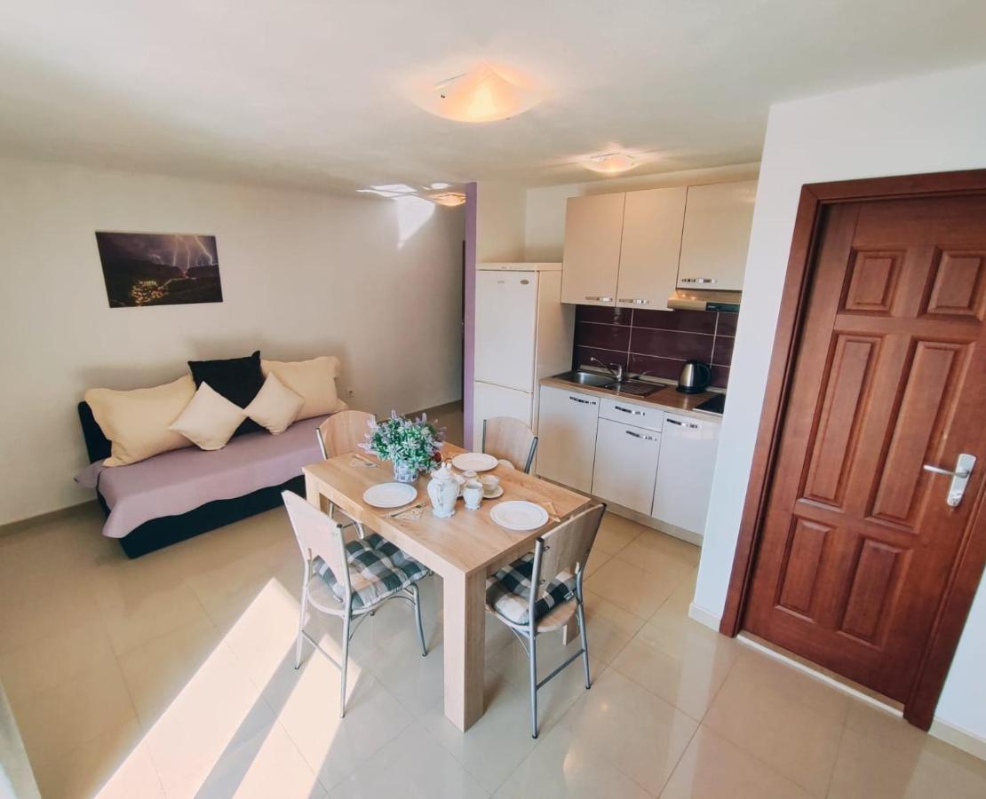 Apartmani Nada Mustapic Brela Εξωτερικό φωτογραφία