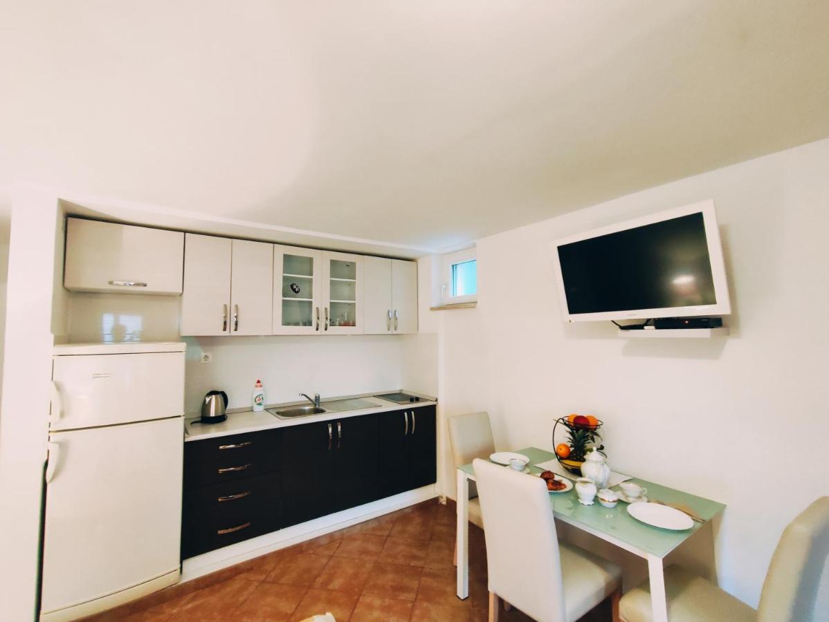 Apartmani Nada Mustapic Brela Εξωτερικό φωτογραφία