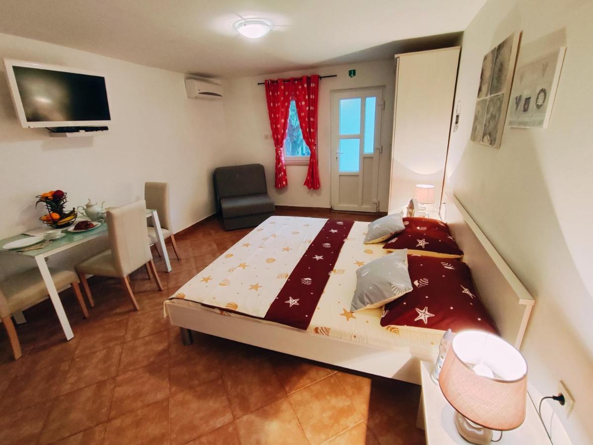 Apartmani Nada Mustapic Brela Εξωτερικό φωτογραφία