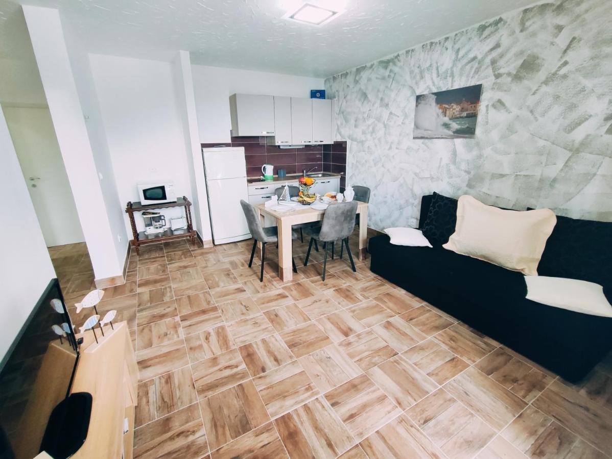 Apartmani Nada Mustapic Brela Εξωτερικό φωτογραφία